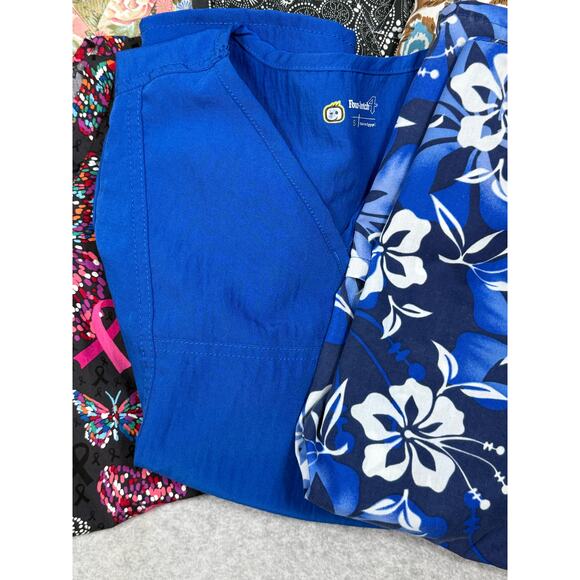 Lot Of 6 Womens Size S Scrub Tops Printed - Picture 5 of 7